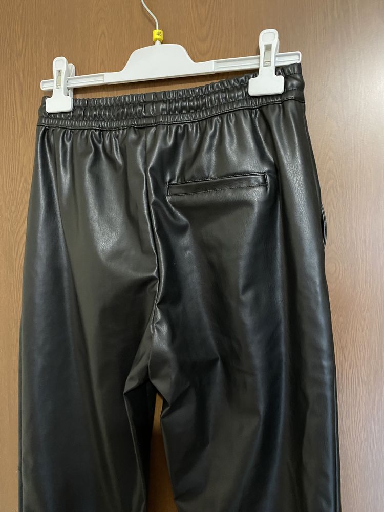 Pantaloni tip piele Zara L(Guess, Michael Kors)