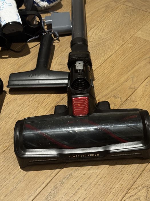 Aspirator vertical fara fir Rowenta x-Force flex cu functie de mop