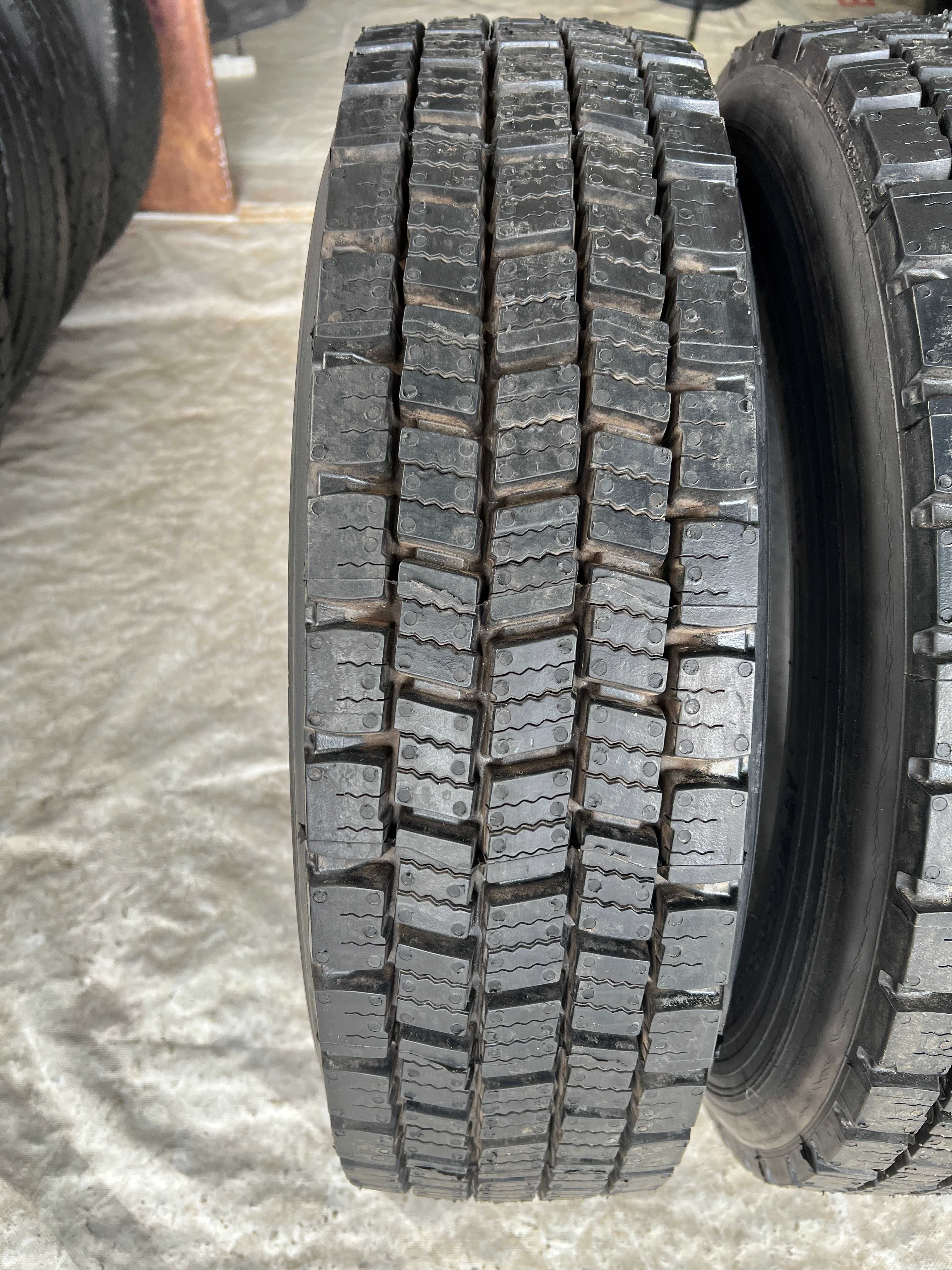2 товарни гуми НОВ-Регенерат 205/75R17.5 Michelin Recamic 124/122M M+S