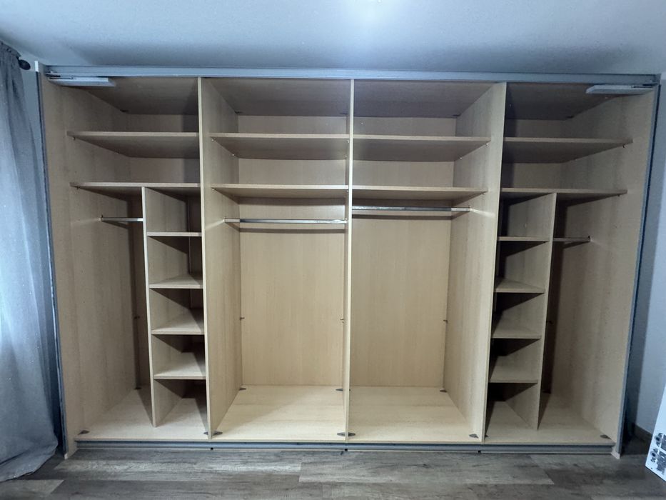 Dressing/ Dulap 330/220/68 cm 2 usi culisante sticla alba