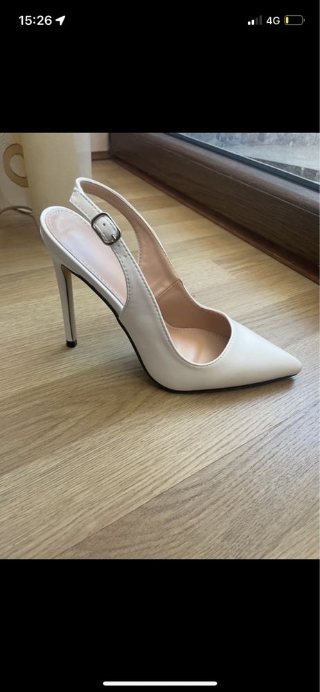 Pantofi stiletto,albi,noi, 38