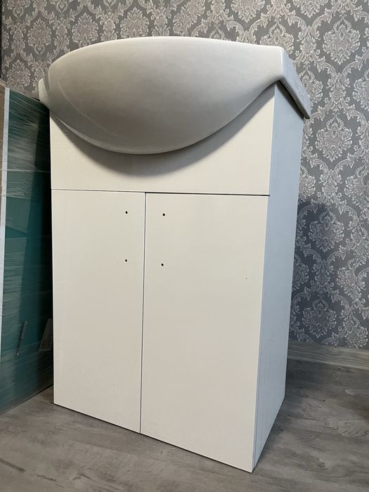 Mobilier de baie + lavoar + oglinda
