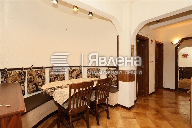 Дава се под наем Тристаен апартамент в София, Лозенец - 75 кв.м за 550 € - Снимка #4