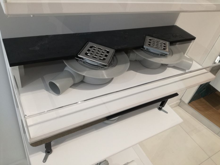 Дизайн и производство на рекламни стелажи и дисплеи