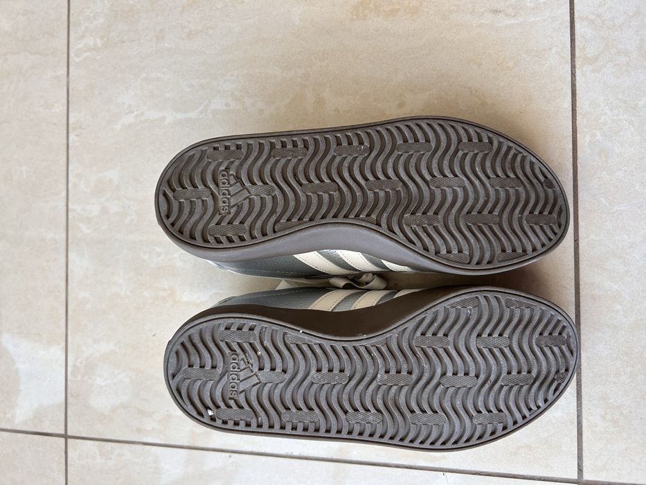 Сребристи обувки Adidas