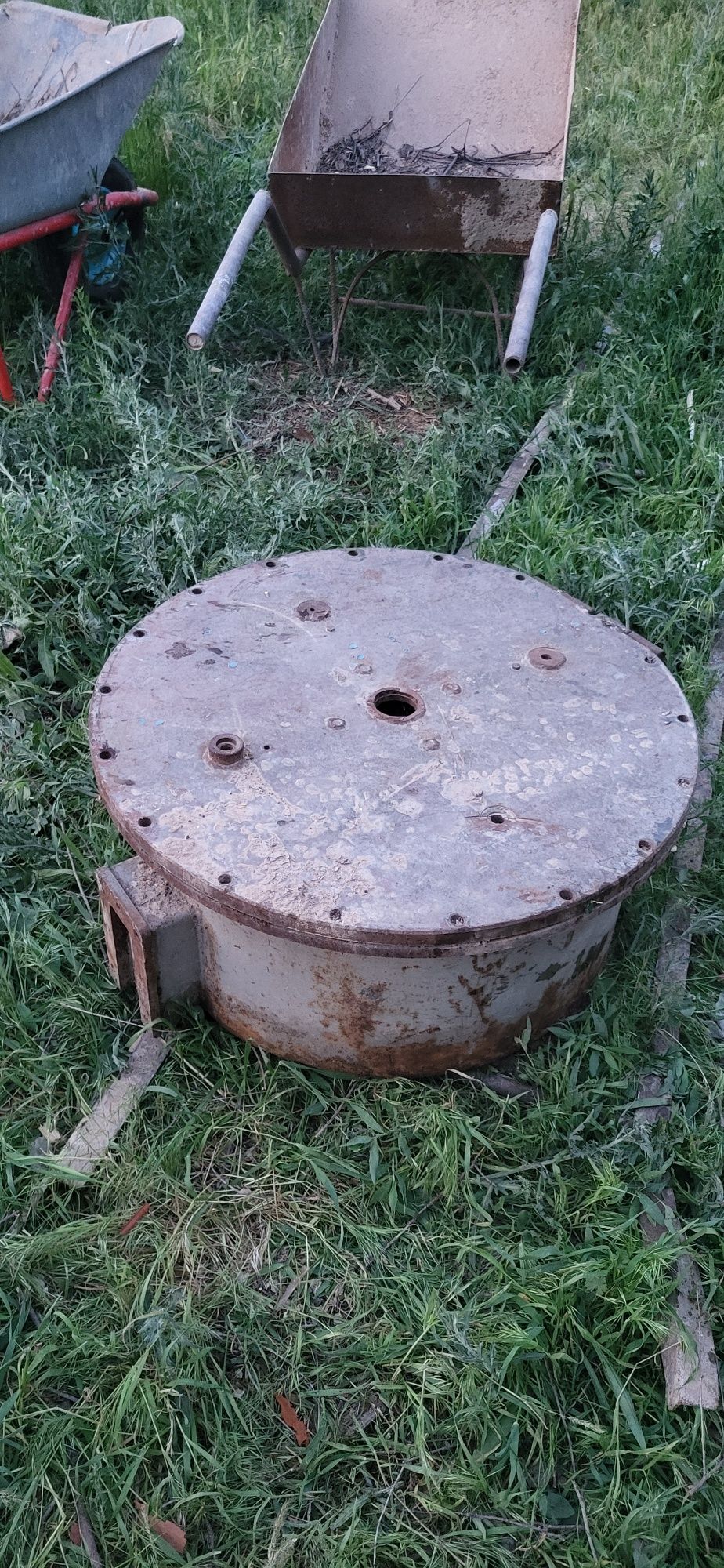 Люк продаю .от цистерны