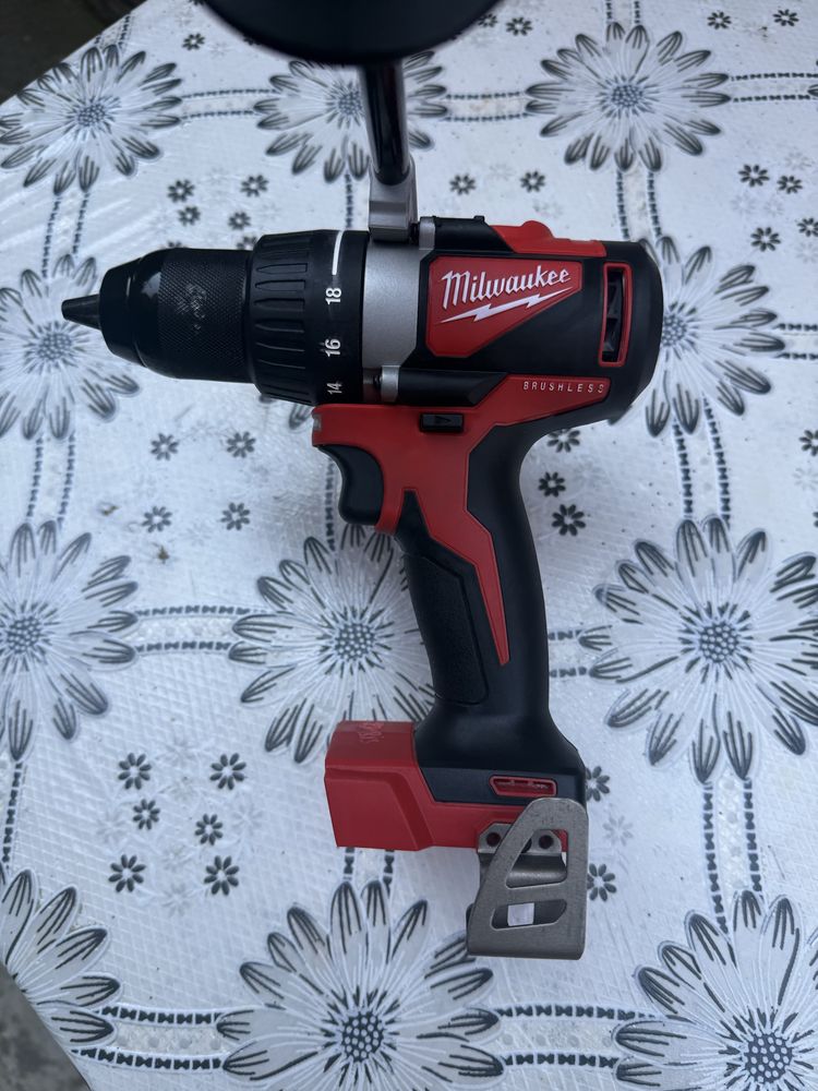 Акумулаторен винтоверт MILWAUKEE M18