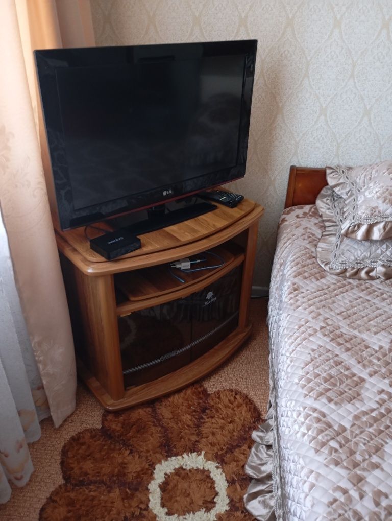 Дом сад продам телевизор   LG..с тумбочкой,50000+ приставка.