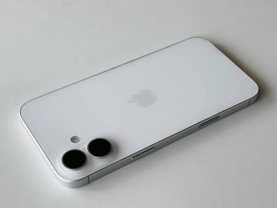 НОВ! Iphone 16 Plus 128GB White Гаранция 1 година