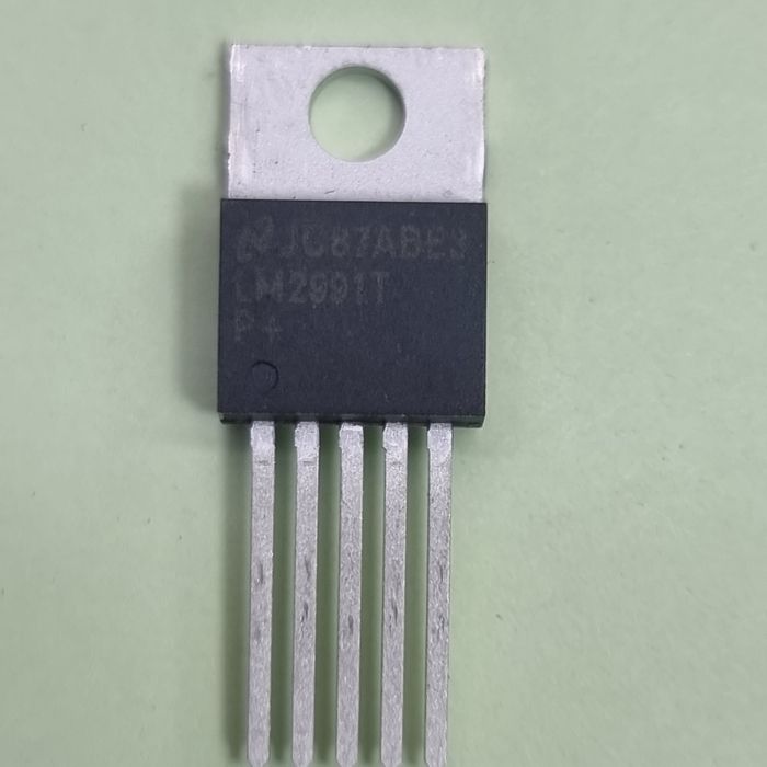 Регулятор напряжения