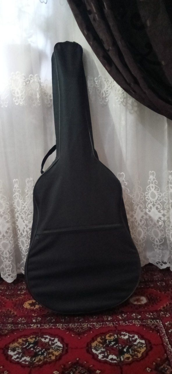 Gitara ko'k rangda