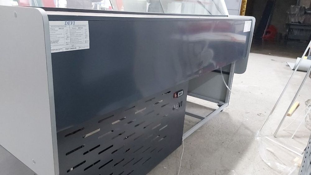 Скидка !!! Продается витринный холодильники.