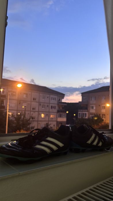 Ghete de fotbal adidas pentru copii