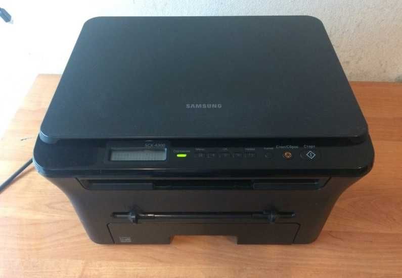 Чернобелый Лазерный МФУ принтер Samsung SCX-4300 в хорошем состояние.