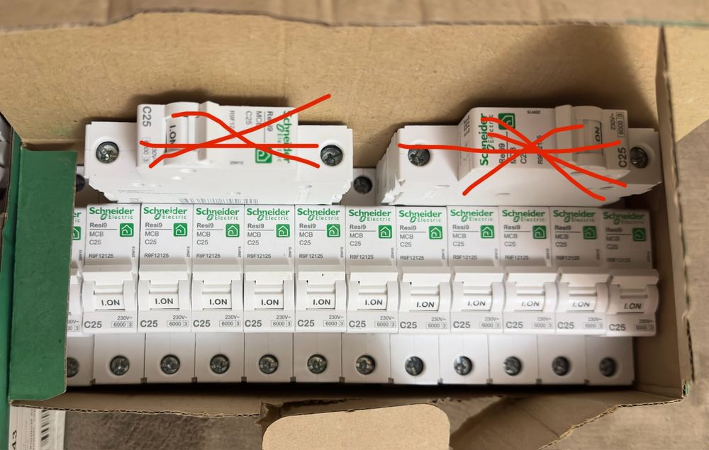 Продам автоматические выключатели Шнайдер новые
