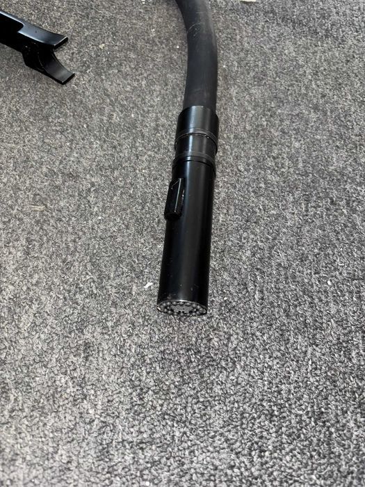 Baterie bucătărie neagră cu furtun extensibil, design modern