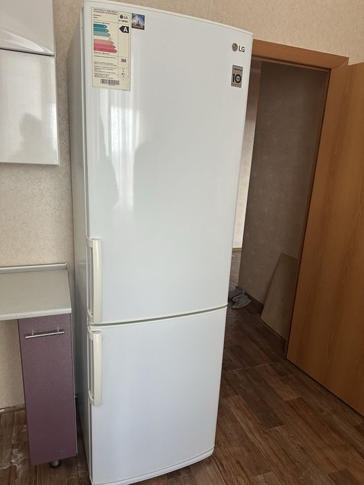 Холодильник LG в хорошем состоянии