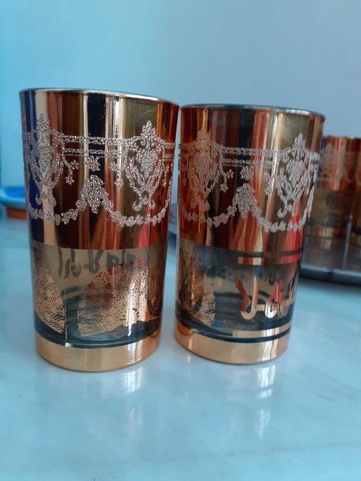 6 pahare bere nefolosite,aurii,model deosebit