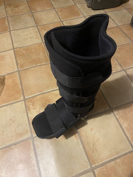 Orteză pentru picior și tibie.