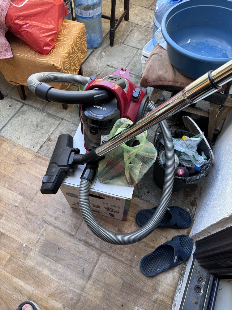 Прахосмукачка BOSCH 700 W