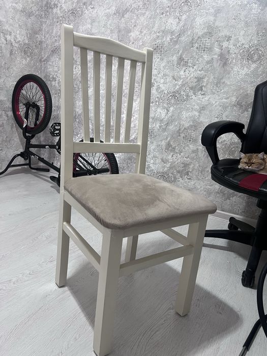 Стол и два стулья, срочно продаю