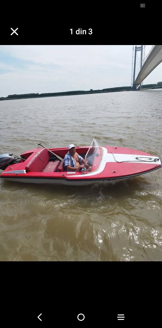 Vând barcă pelican,4 locuri,cu motor mercury20 cai in 4 timpi