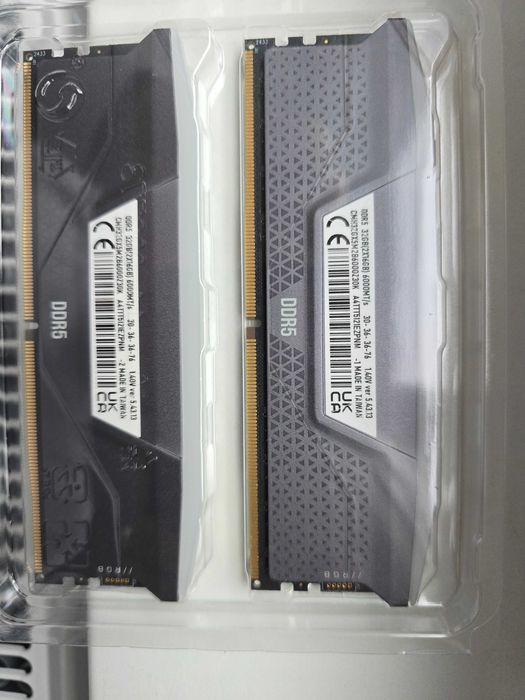 Memorie Corsair Vengeance RGB 32GB DDR5 6000MHz CL30 Dual Channel Kit
