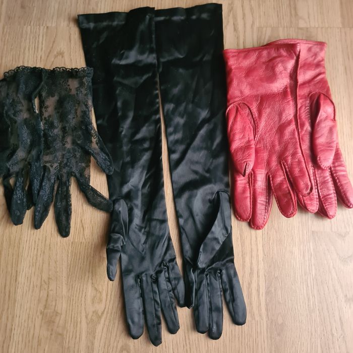 Vand frumoase mănuși