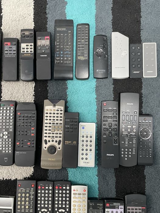Lot Telecomenzi diferite modele pentru aparate audio