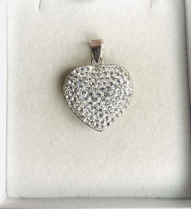 Pandantiv din argint in forma de inimioara cu zirconii