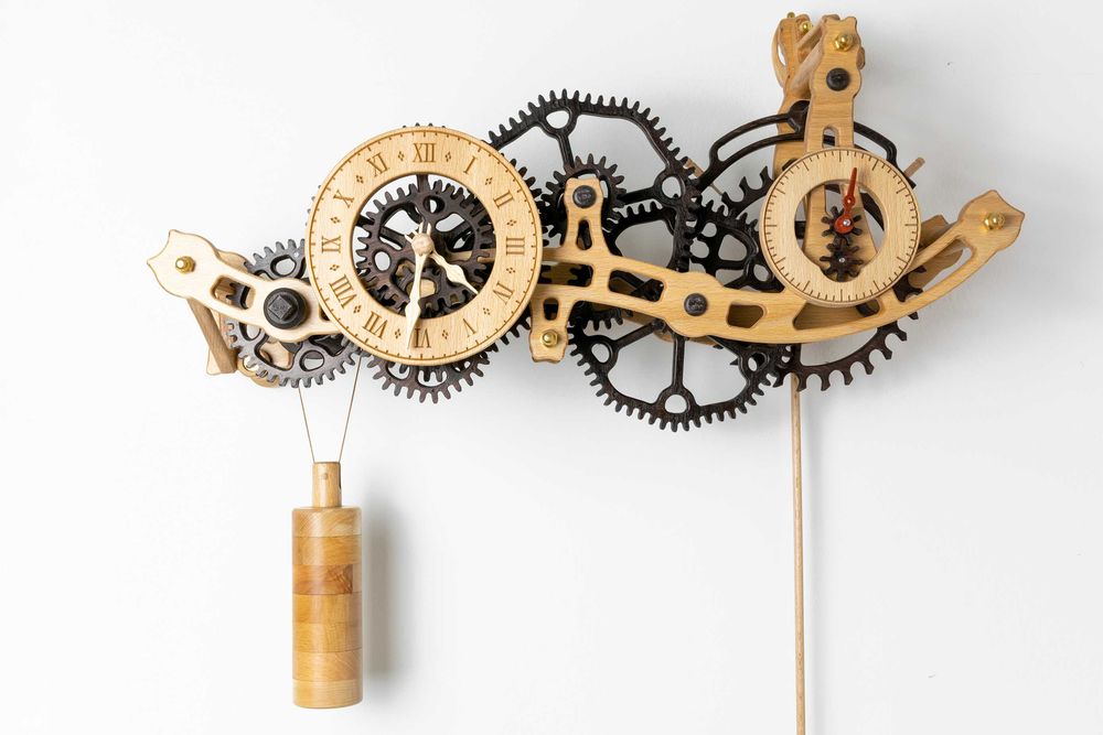Ceas din lemn cu greutate și pendul