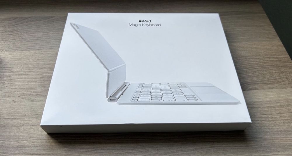 Magic Keyboard Folio pentru iPad