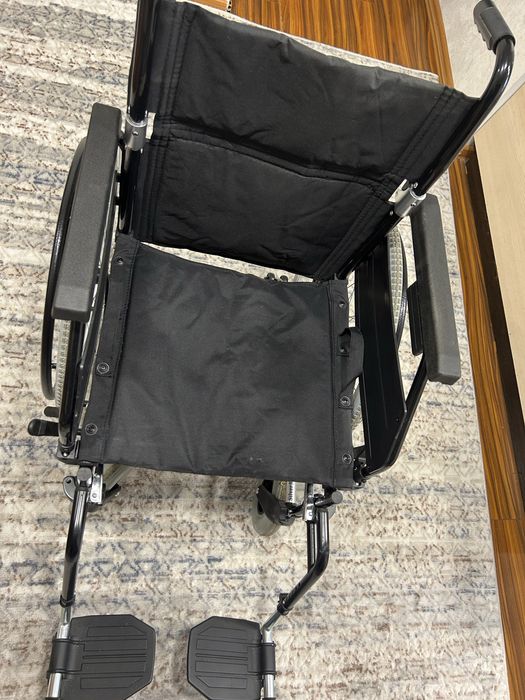 Продам инвалидную коляску