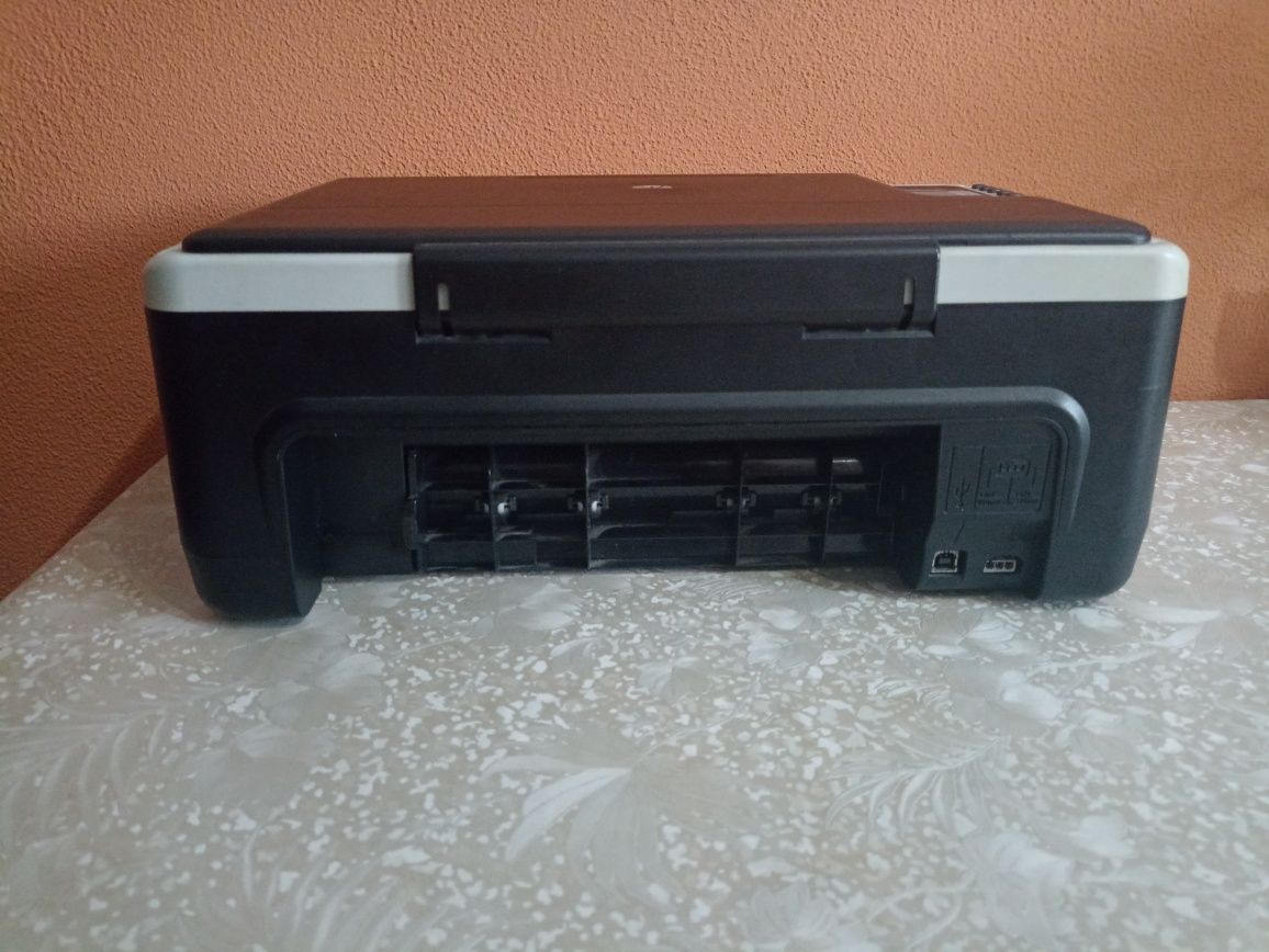 Vând imprimanta HP Deskjet F2180