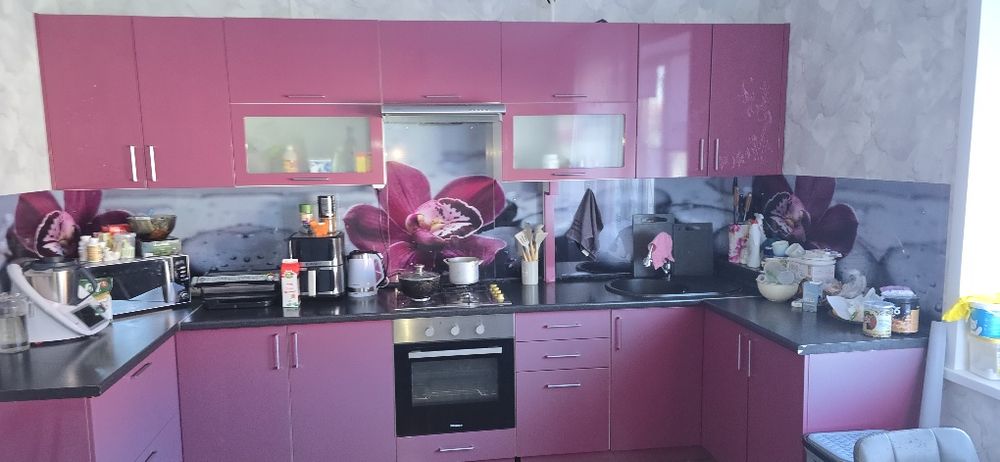 Продам кухонный гарнитур с техникой