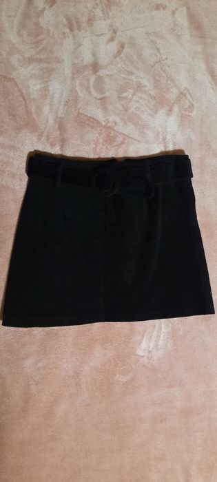 Fustă mini de culoarea neagră