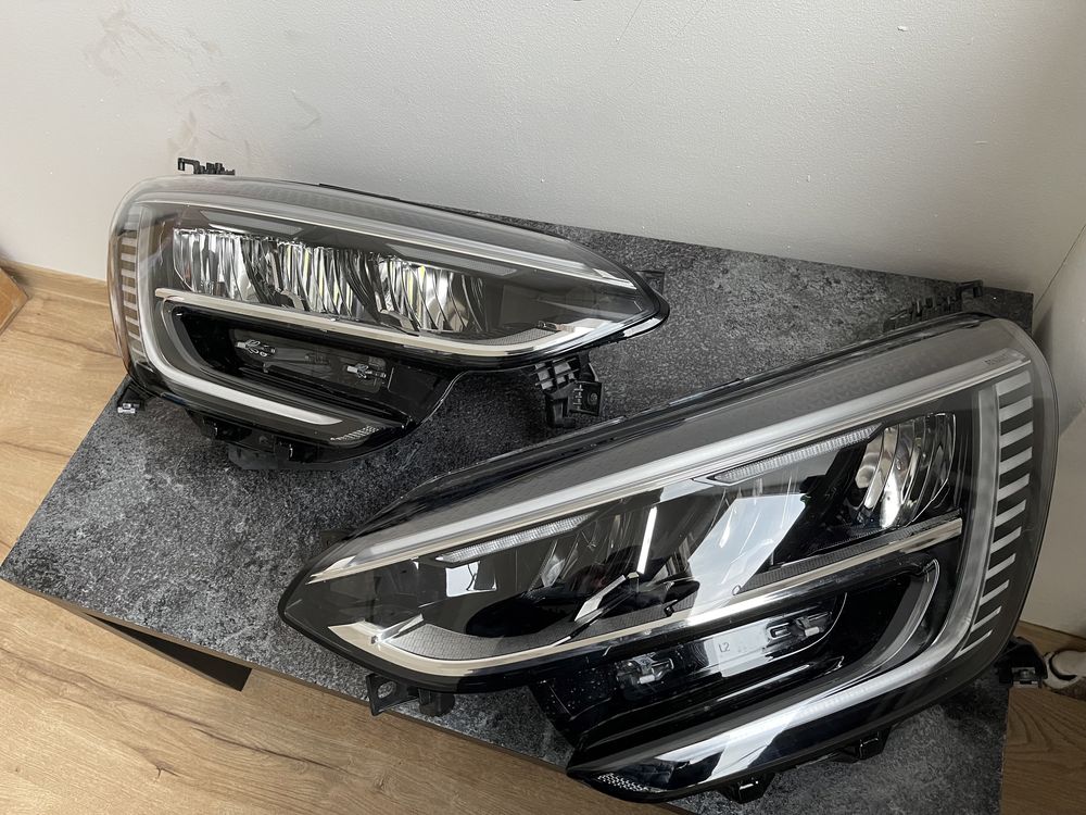 Far dreapta Far stanga Led Pure Vision 2024 Renault Megane 4