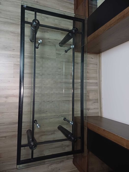 Masa cu cadru metalic si blat sticla securizata