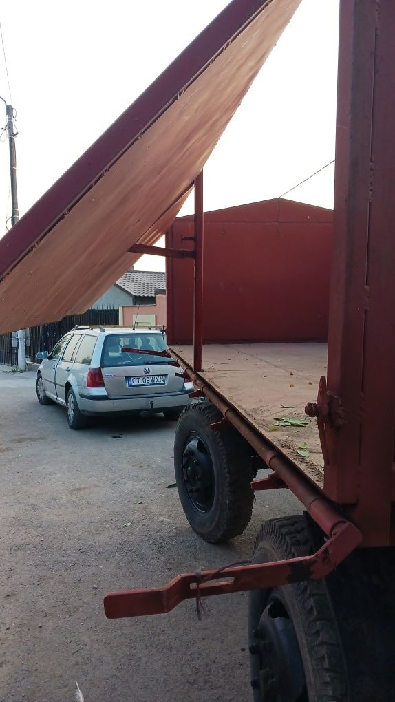 Remorcă agricolă basculabilă