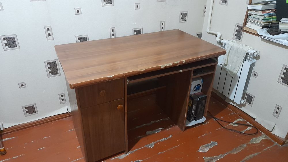 Стол компьютерный