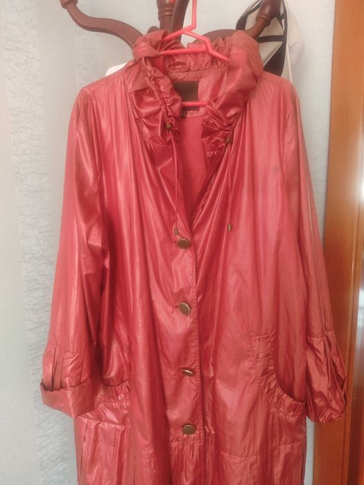 Продается стильный тренч на выход