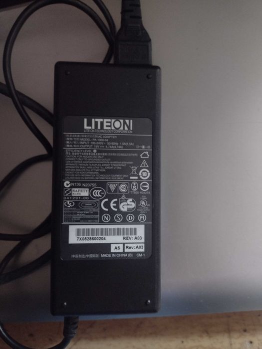 Лаптоп ASUS A8SC работи перфектно състояние Windows 7pro 32bit зарядно