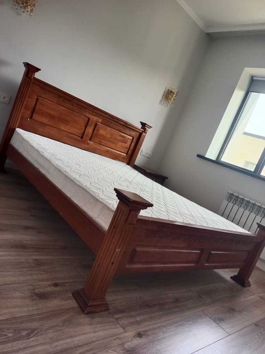 Кровать 1,6х2м, очень крепкая,  все из чистого дерева;  матрац новый