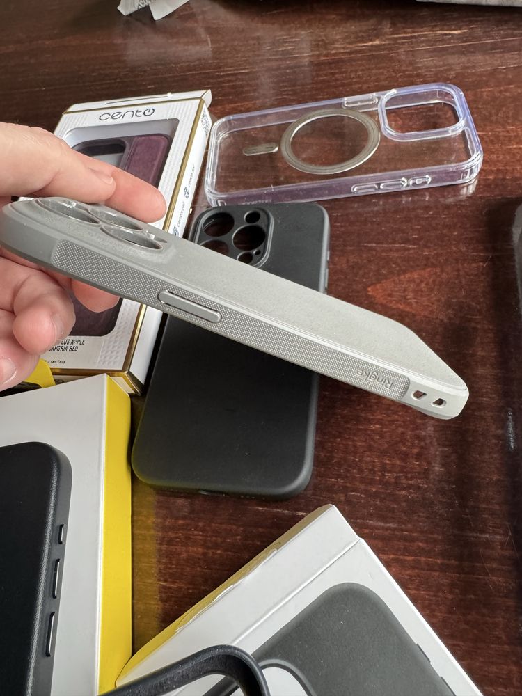 iPhone 15 Pro кейс Speck/Spigen