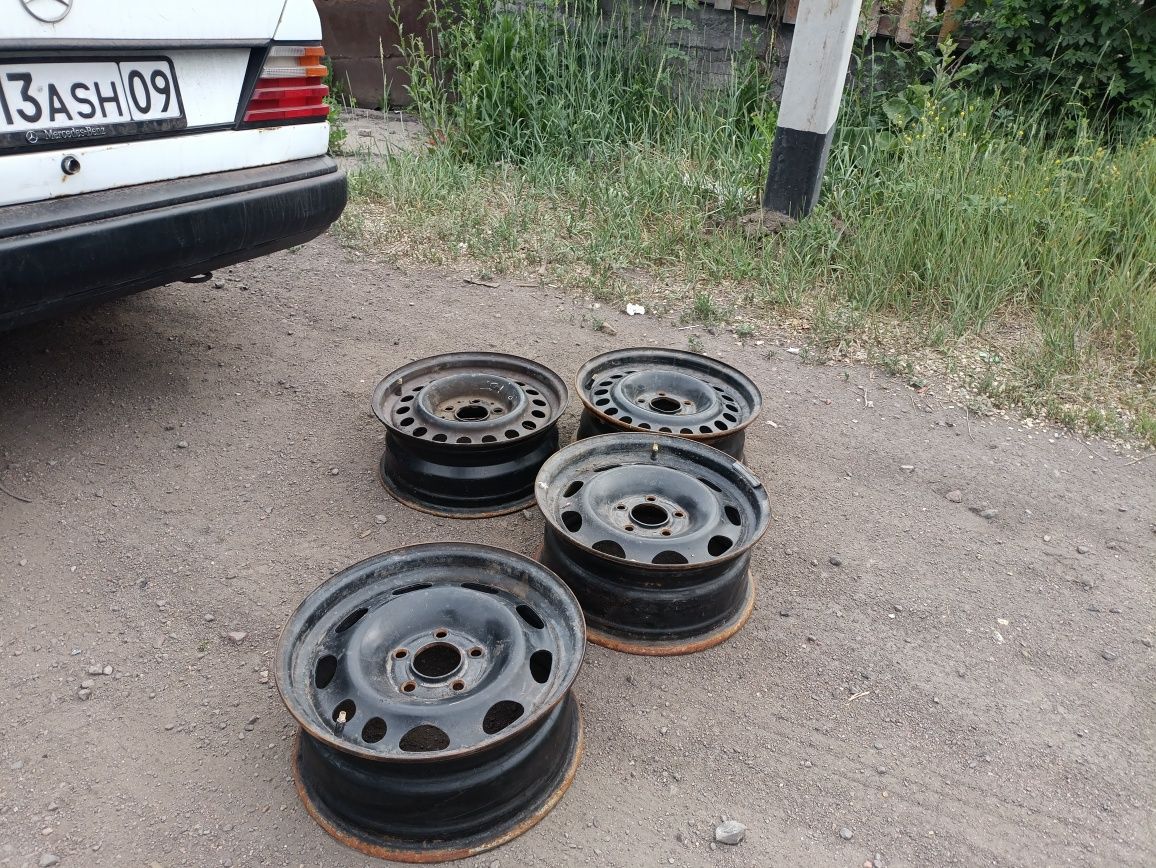 Продам 4 диска от мерса