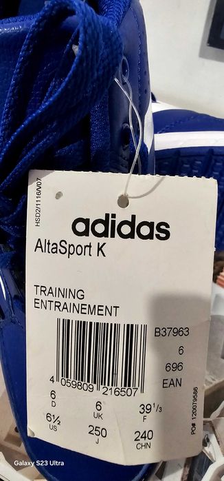 Маратонки adidas