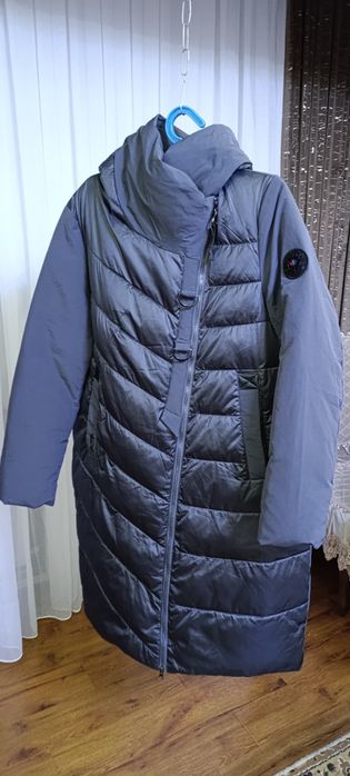 Пуховик аёллар пальтоси холати енгиде