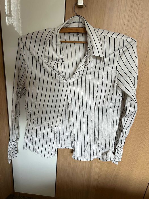 Дамски дрехи по 5 лв броя.