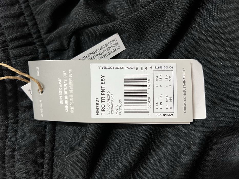 Оригинално долнище Adidas L размер