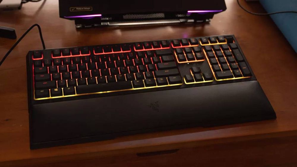 Tastatura gaming Razer Ornata V2 Chroma RGB switch noua sigilata Mecha